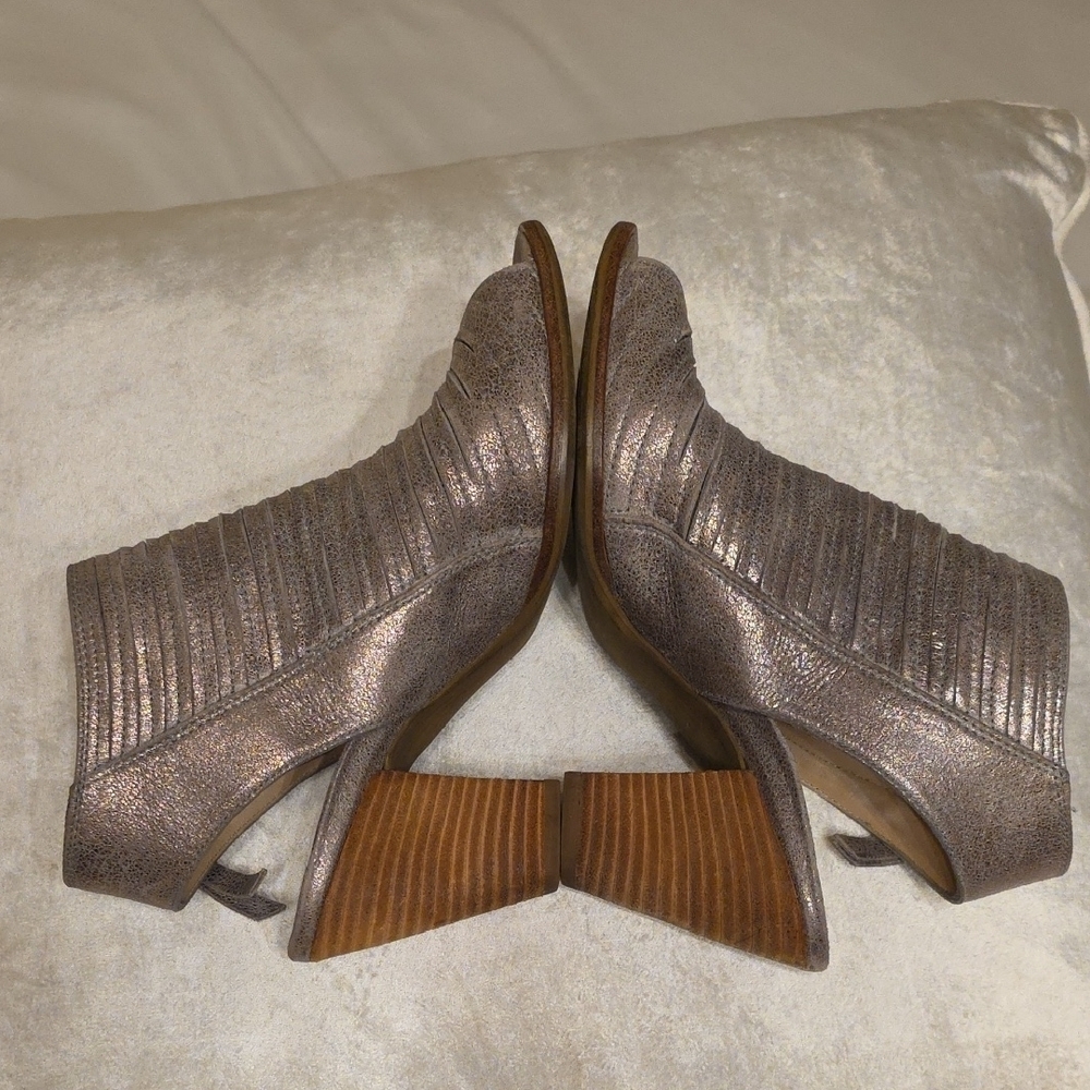 Paul Green Shimmering Gray Silver Heeled Sandals
